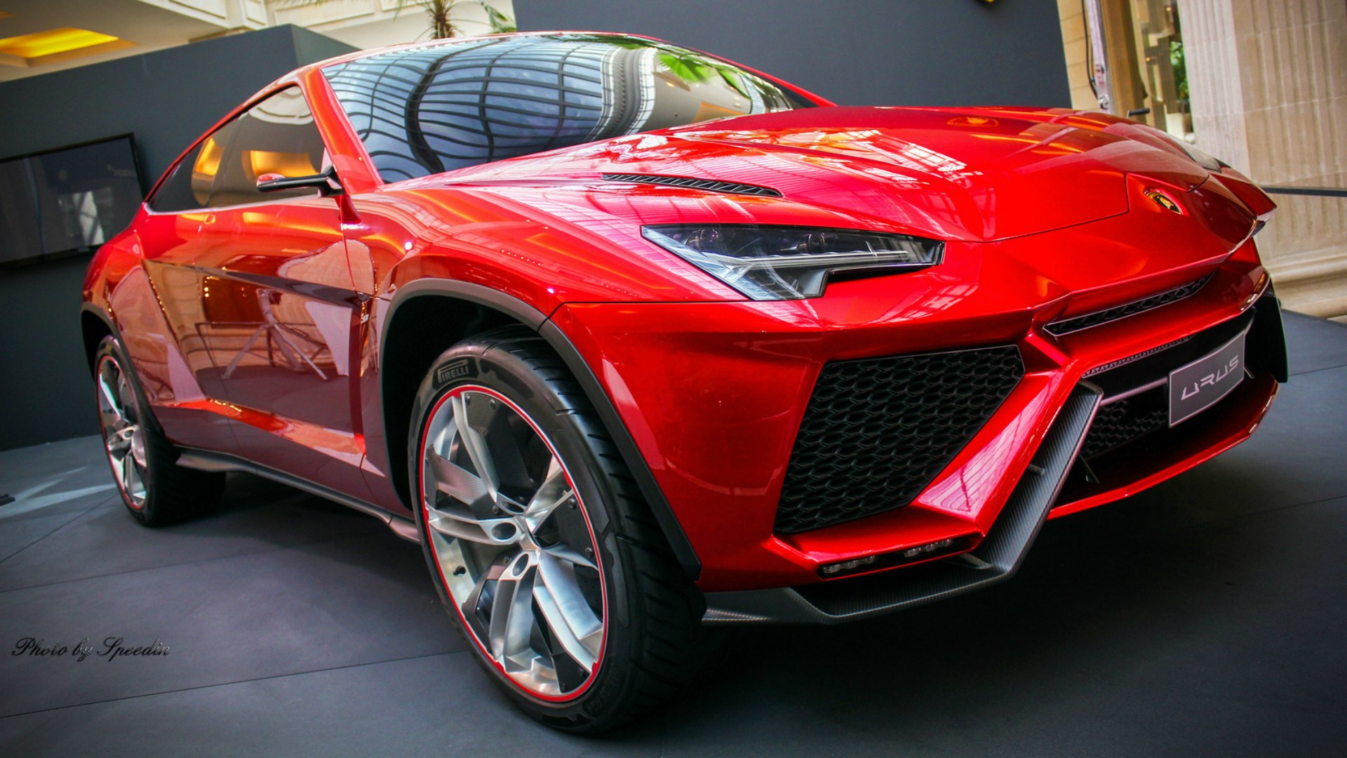Передние фары Lamborghini Urus Concept